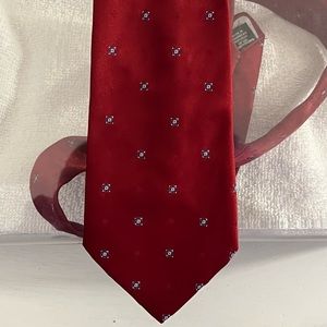 New condition mens red vintage Envoy patterned necktie.